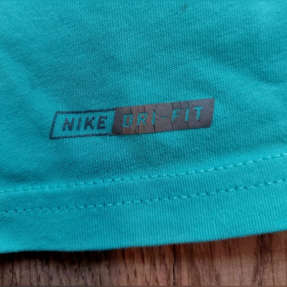 Men's small Hurley Tee made with Nike dri-fit - Picture 2 of 5